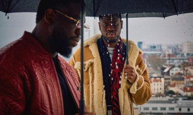 Franglish, Dinos - La Pluie